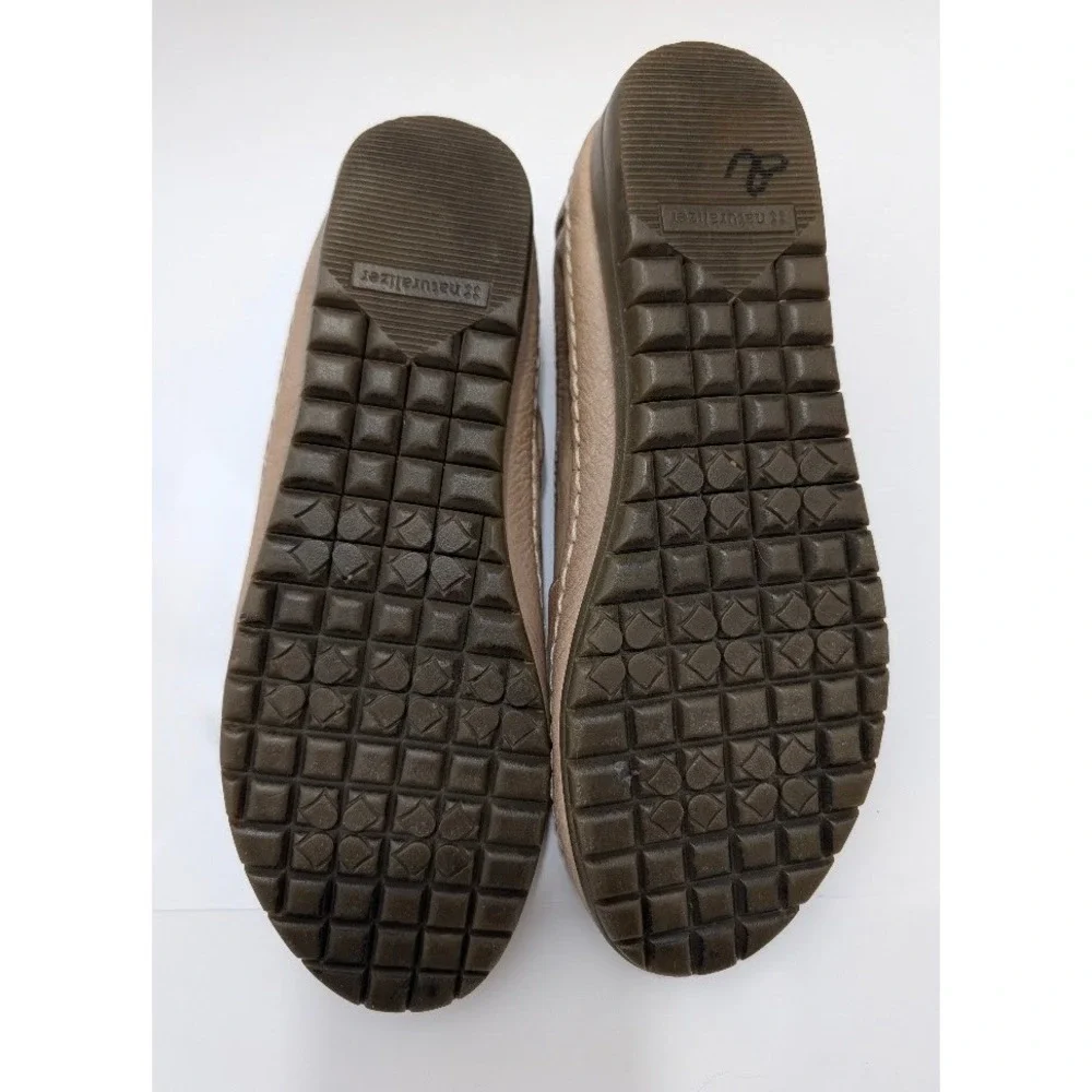 Naturalizer Feist Slip On Loafers 8.5M Beige Leather N5 Comfort Flat Shoes